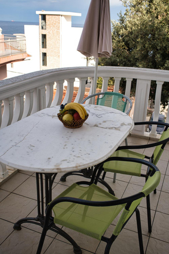 Others 5, Villa Perla