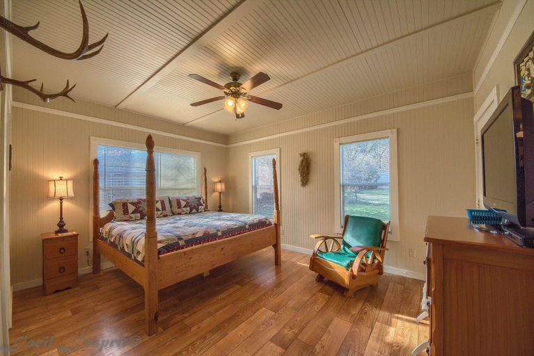 Bedroom 2, Wagon Wheel Rr9084ww 3 Bedroom Home by RedAwning, Comal