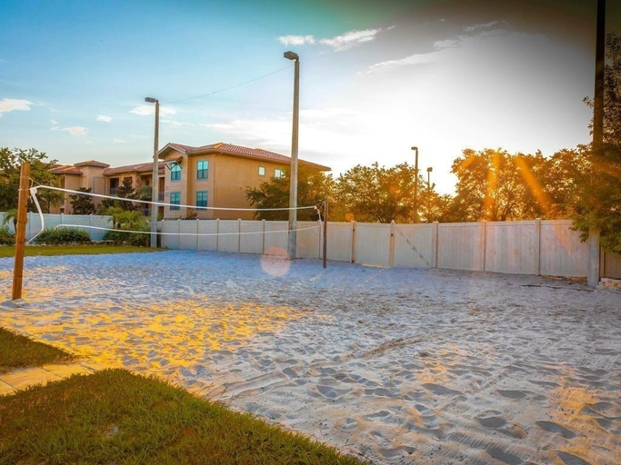 Exterior & Views 2, Regal Getaway 4 Bedroom Townhouse by RedAwning, Polk