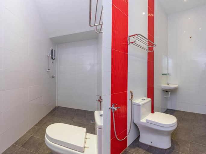 Bathroom 4, Remember Hotel Bukit Gambir, Ledang
