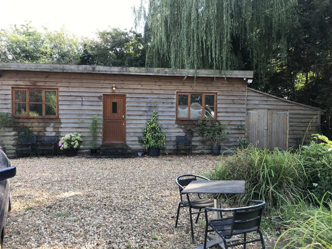 Exterior & Views, Cosy South Gloucestershire Cabin Retreat, South Gloucestershire