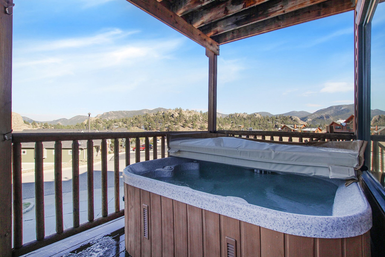 Private spa tub