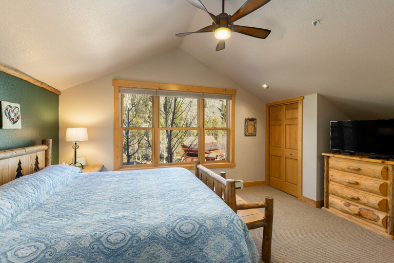 Room 2, 8767 Trappers Crossing 4 Bedroom Condo by RedAwning, Summit