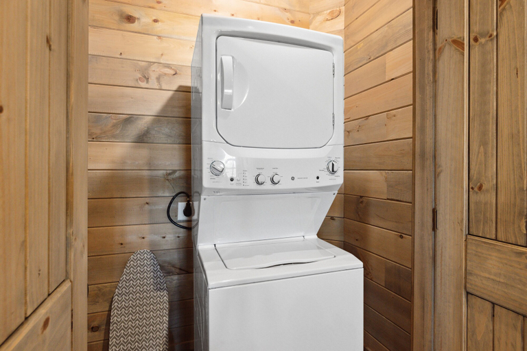 Bathroom 3, Treehouse Lodge 5 Bedroom Cabin by RedAwning, Sevier