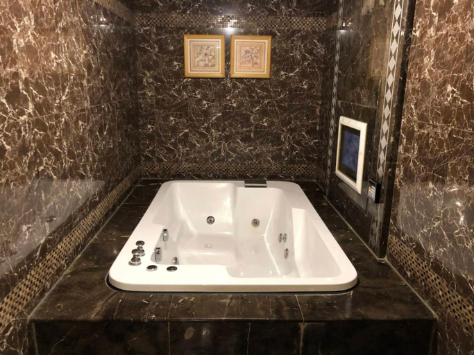 Bathroom 1, Love Tree Motel, New Taipei City