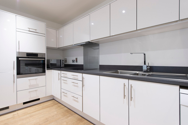 Others 5, Stunning Luxury Stratford London 2 Bed Apartment, London