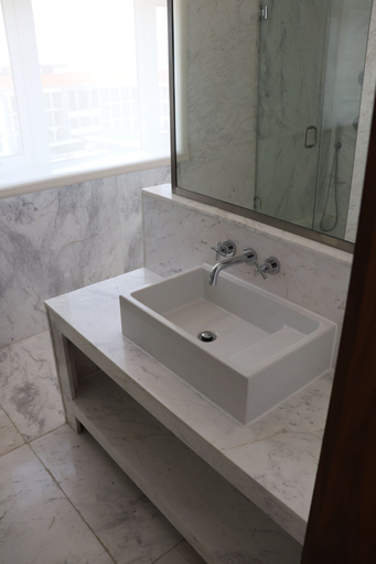 Bathroom 5, Afrin Prestige, Maputo
