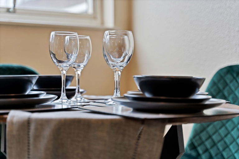 Food & Drinks, Kensington 3 Bedroom Flat Close2subway, London