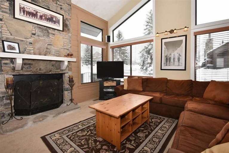 Others 1, Seven Springs 3 BR Premium Condo with Loft & Deck by RedAwning, Somerset