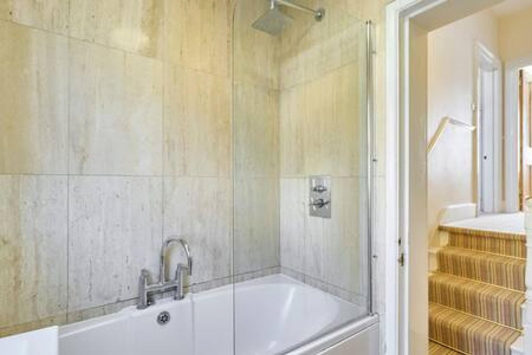 Bathroom, Host Stay Bellevue Road, Kent