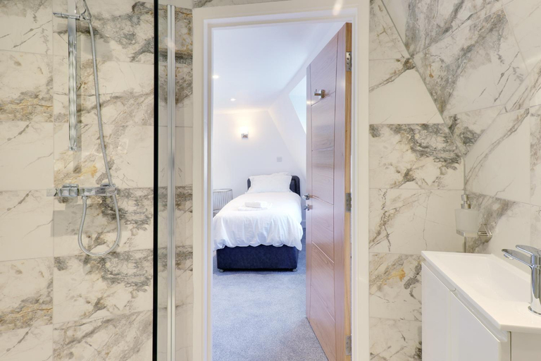 Others 5, Master accommodation suite 9 single room With roof top views, East Sussex
