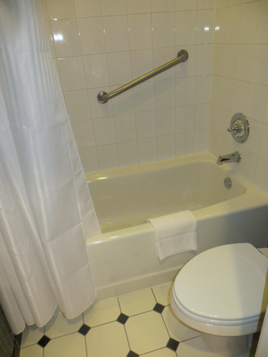 Bathroom 4, Carleton of Oak Park, Cook