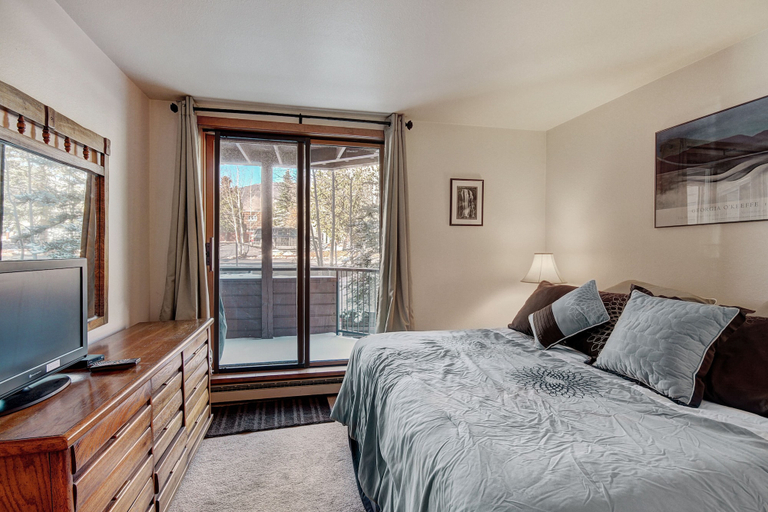 Room 3, 112 Marina Place 2 Bedroom Condo by RedAwning, Summit