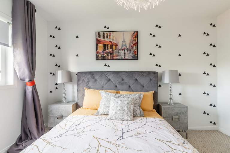 Bedroom 4, Luxury 3BR Townhome Private Gym BBQ, Hamilton