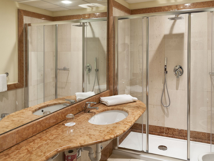 Bathroom 5, Mercure Villa Romanazzi Carducci Bari, Bari