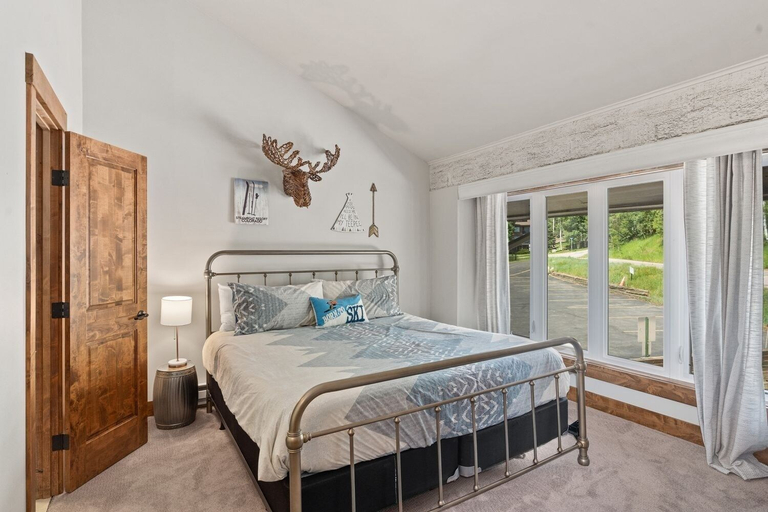 Room 2, Winterset 1 4 Bedroom Condo by RedAwning, Routt