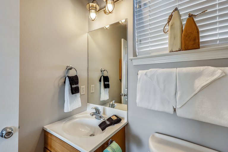 Bathroom 3, Joe's Dream 3 Bedroom Home by RedAwning, Okaloosa