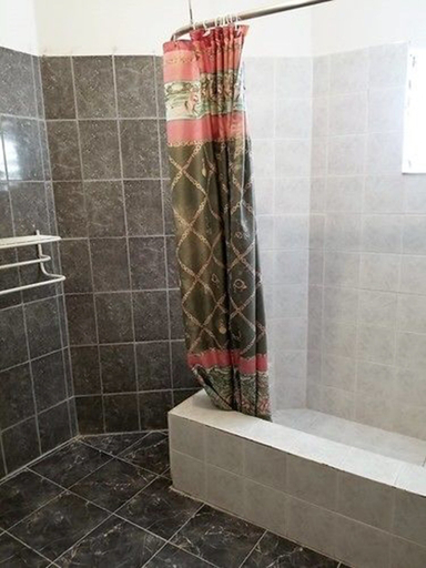 Bathroom 3, Marantha Close