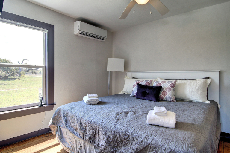 Room 4, Quiet Sea Point Cottage by Redawning, Aransas