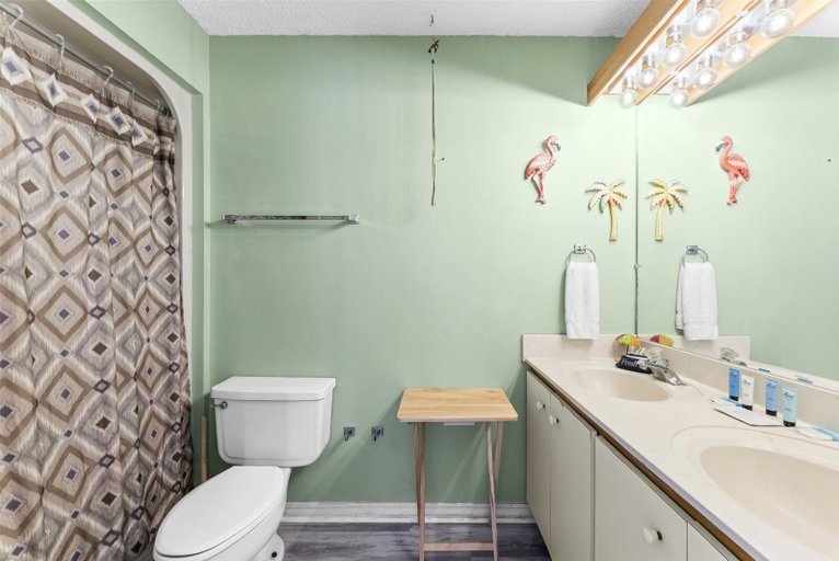 Bathroom 2, 1302b St Thomas Square, Bay