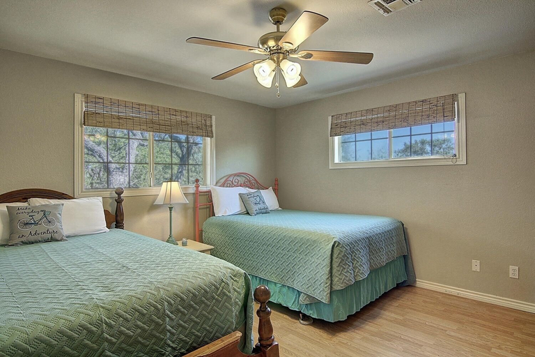 Room 2, Fantasy Oaks Lodge 4 Bedroom Home by RedAwning, Aransas