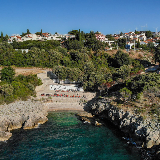 Others 3, Villa Perla