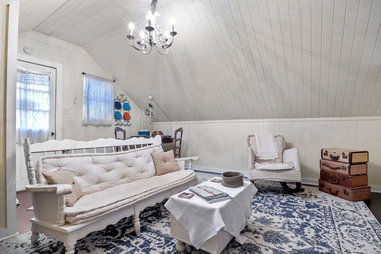Interior 4, Serendipity 1 Bedroom Cottage by RedAwning, Gillespie
