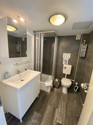 Bathroom 3, City Holiday Apartments Berlin, Berlin