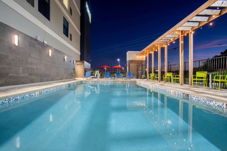 Sport & Beauty 5, Home2 Suites By Hilton Calhoun, Gordon