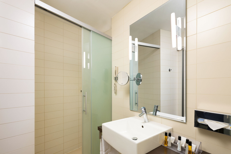 Bathroom 5, Courtyard by Marriott Downtown Sibiu, Sibiu