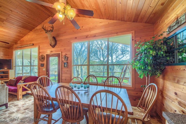 Food & Drinks, Wagon Wheel Rr9084ww 3 Bedroom Home by RedAwning, Comal