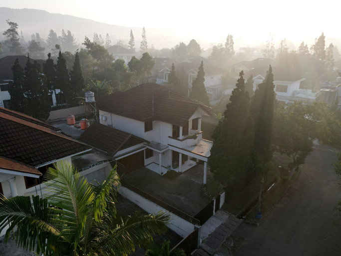 Others 5, Andaru Graha Puspa, Bandung