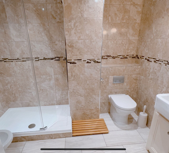 Bathroom 3, Beautiful 3 Bedroom Apartment in Bournemouth, Poole