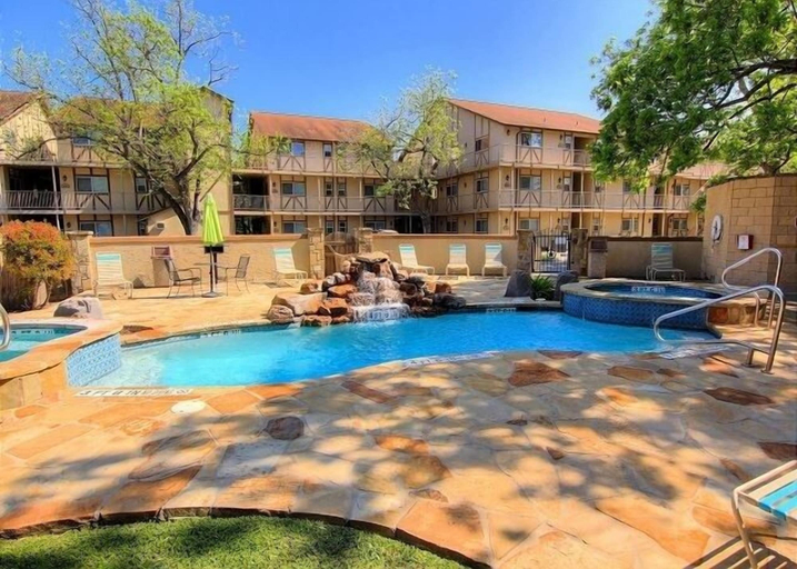 Pool 5, 5 O'clock Somewhere! Ww H302 2 Bedroom Condo by RedAwning, Comal