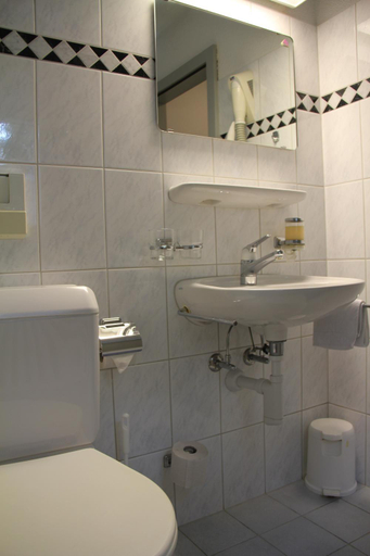 Bathroom 4, Hotel Linde, Steckborn