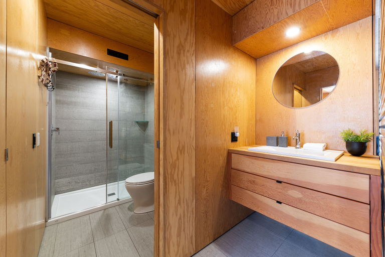 Bathroom 4, Les Refuges, Charlevoix