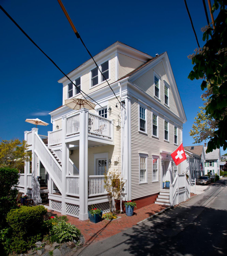 Benchmark Inn, Barnstable