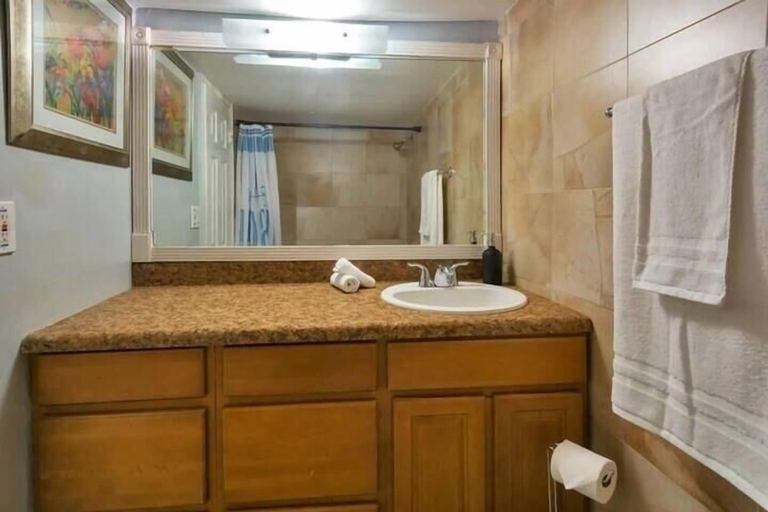 Bathroom, Hallandale Beach Studio Pool Near the Beach, Broward