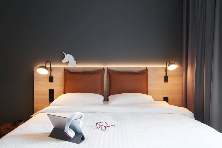 Bedroom 3, Moxy Edinburgh, Edinburgh