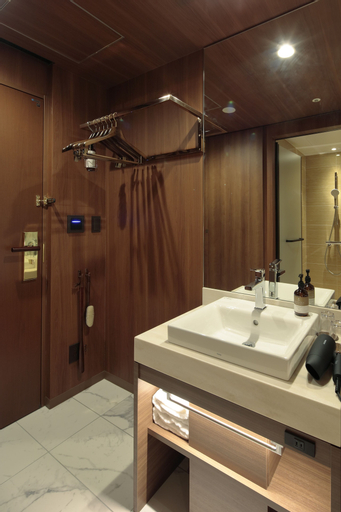 Bathroom 23