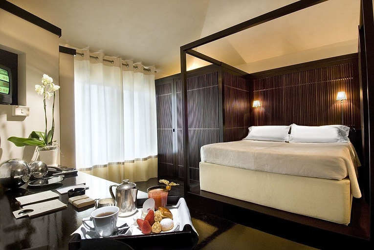 Bedroom 4, Hotel Carducci 76, Rimini