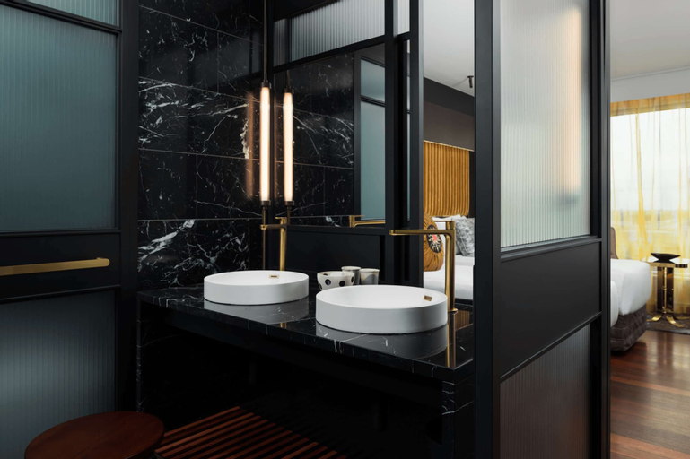 Bathroom 10