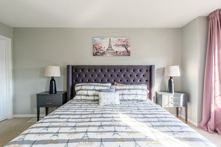 Bedroom 3, Luxury 3BR Townhome Private Gym BBQ, Hamilton