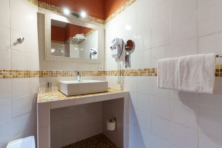Bathroom 3, Hotel Le Saint Jean, Haute-Corse