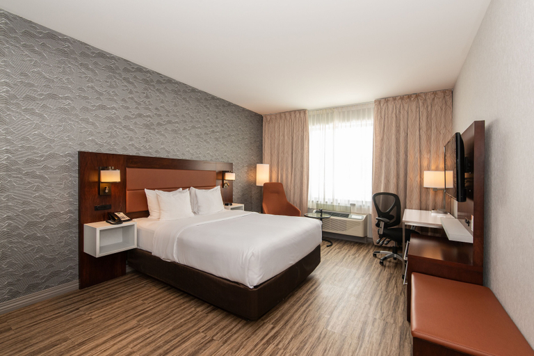 Bedroom 4, Quality Inn & Suites, Vallée-de-l'Or