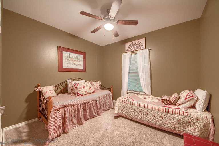 Room 5, Riverview Terrace Rg 203 3 Bedroom Condo by RedAwning, Comal
