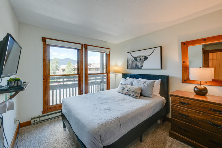 Bedroom 4, Upscale Condo w/ Balcony < 1/2 Mi to Ski Resort, Routt