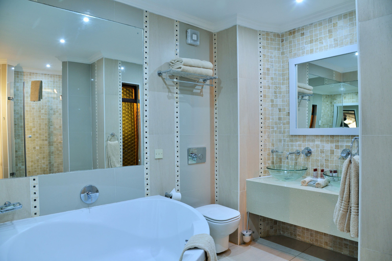Bathroom 3, Cresta Mowana Safari Resort & Spa, Chobe