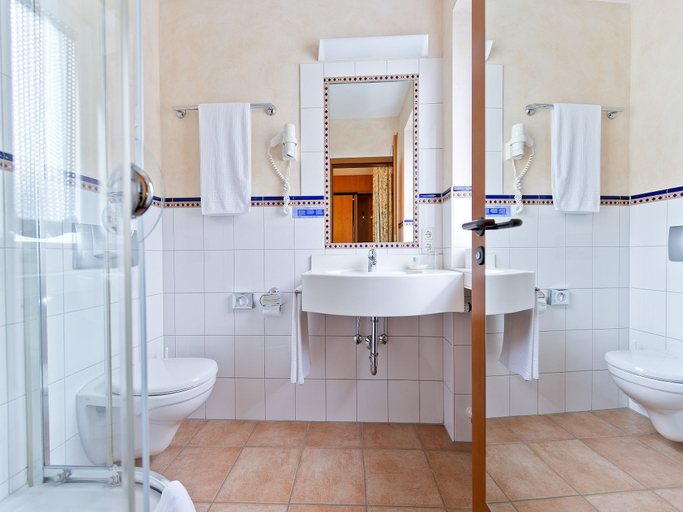 Bathroom 4, Panorama Hotel, Hochtaunuskreis