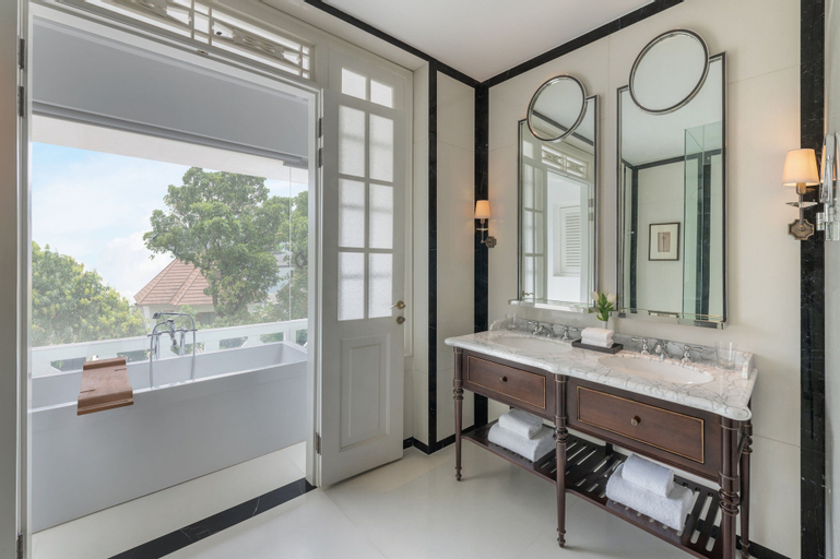 Bathroom 13